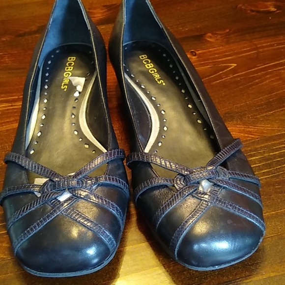 Shoes - Picture 2 of 5